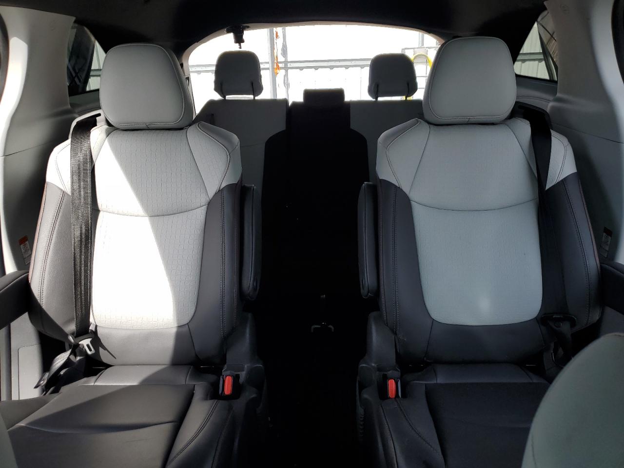 2021 Toyota Sienna Le VIN: 5TDGRKEC3MS051045 Lot: 57832044