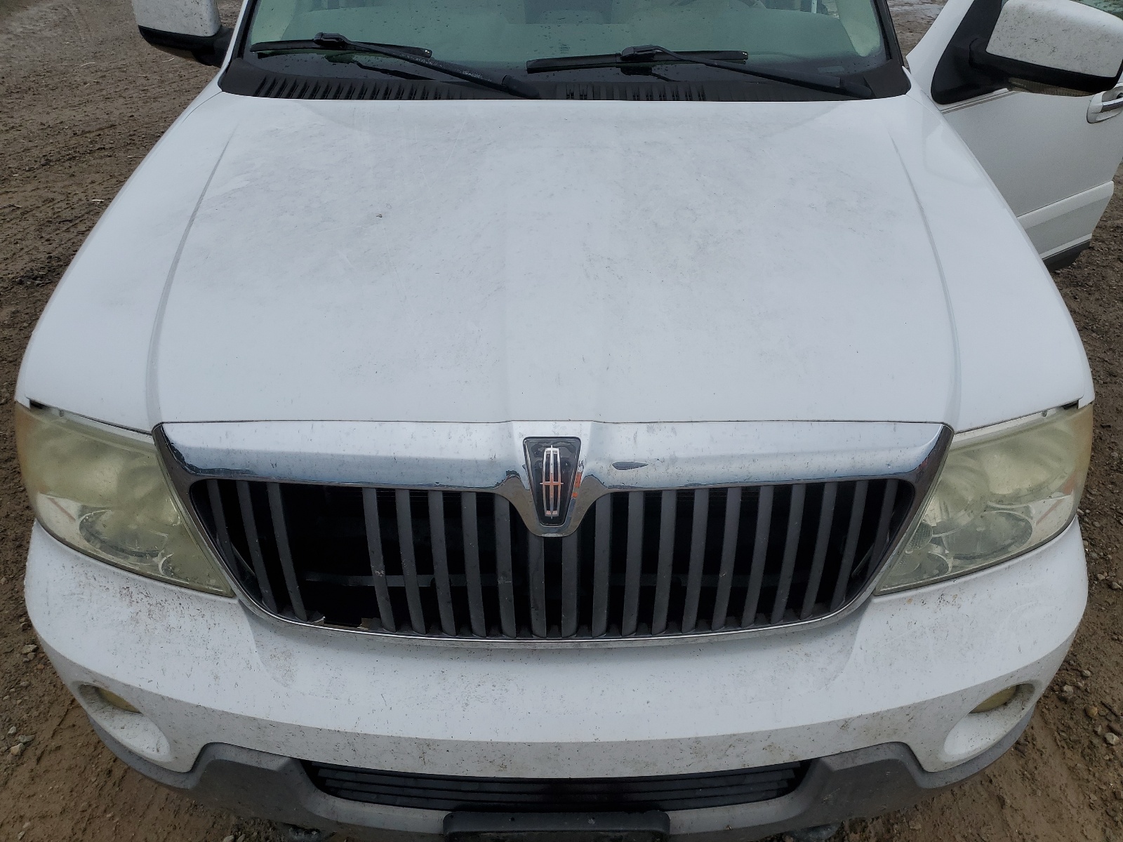 5LMFU27R04LJ03057 2004 Lincoln Navigator