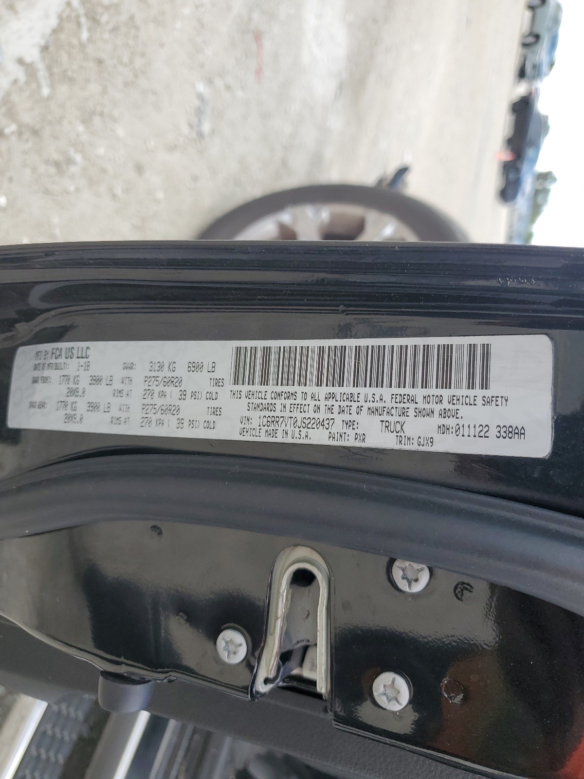 1C6RR7VT0JS220437 2018 Ram 1500 Laramie