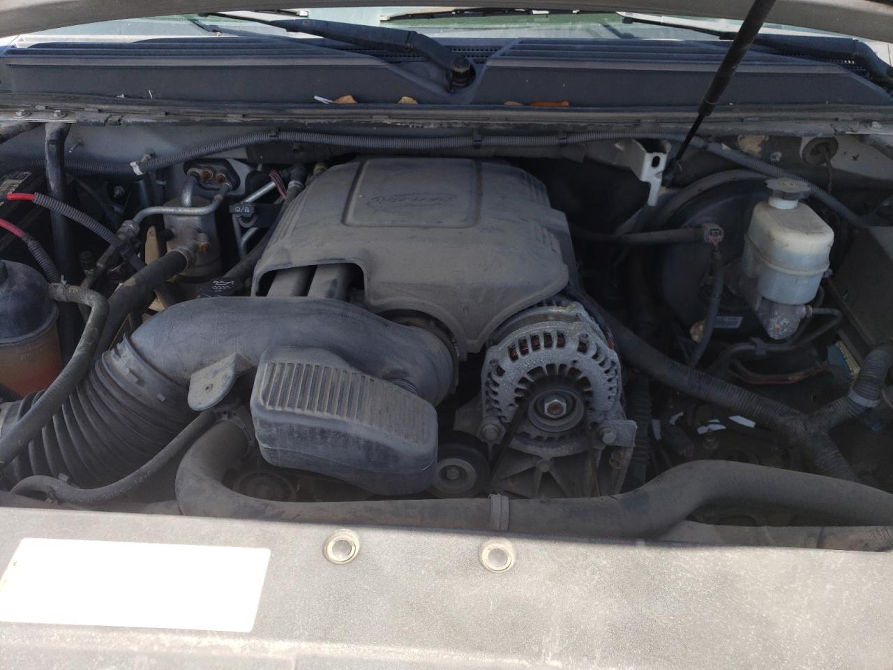 2010 Chevrolet Suburban - Image 11