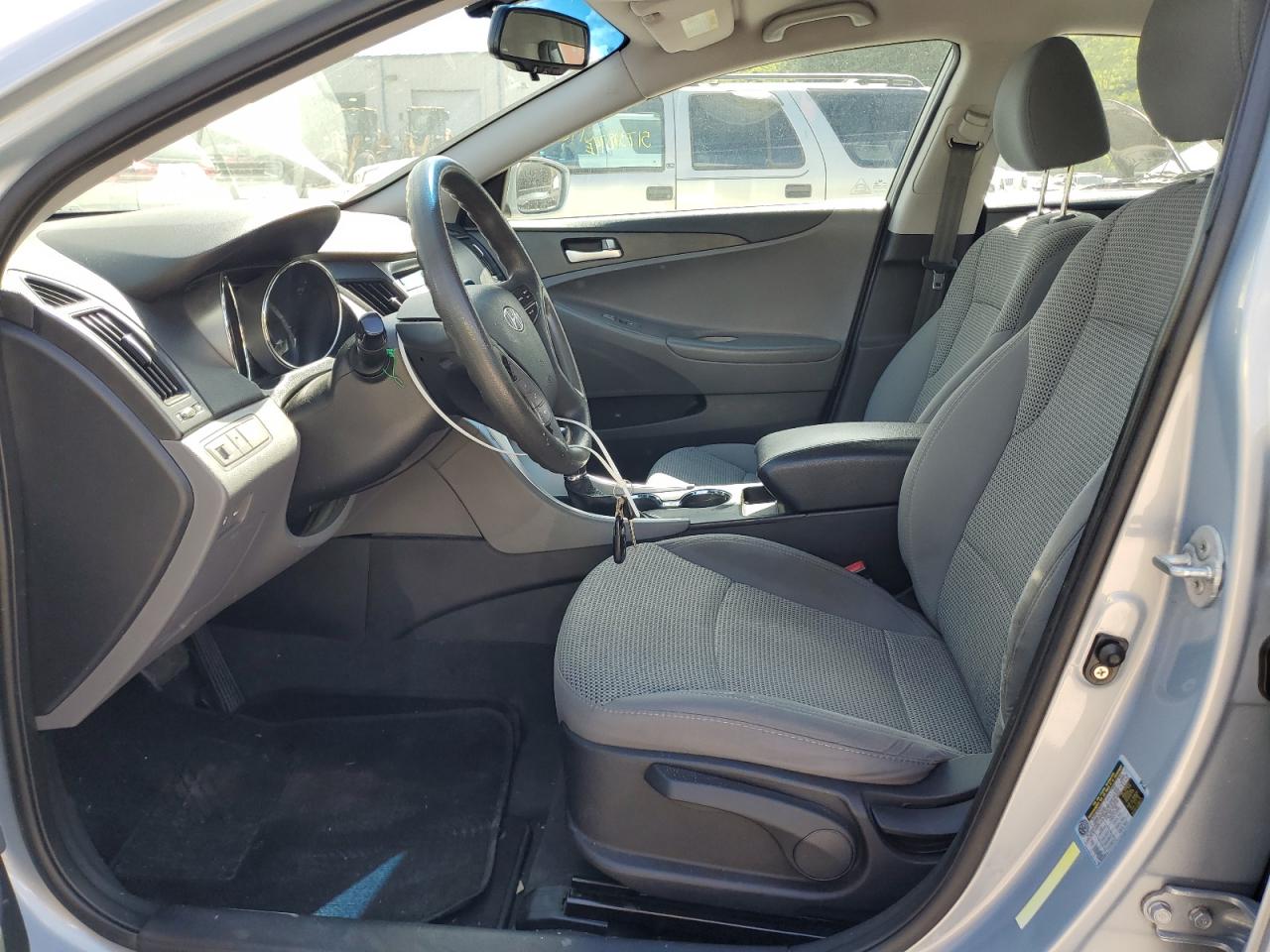 2012 Hyundai Sonata - Image 7