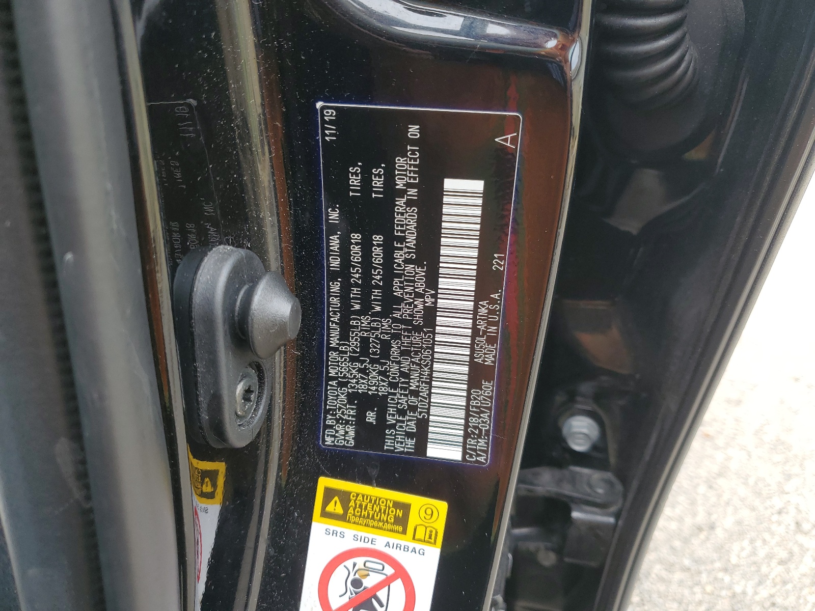 5TDZARFH4KS061051 2019 Toyota Highlander Le