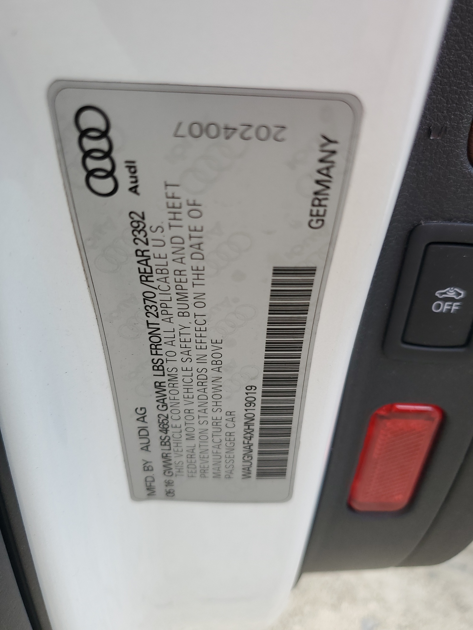 WAUGNAF4XHN019019 2017 Audi A4 Premium