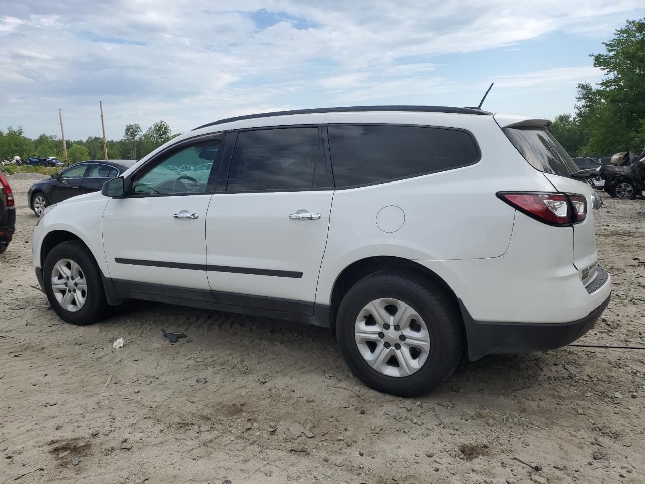 1GNKVFKD1HJ102370 2017 CHEVROLET TRAVERSE - Image 2