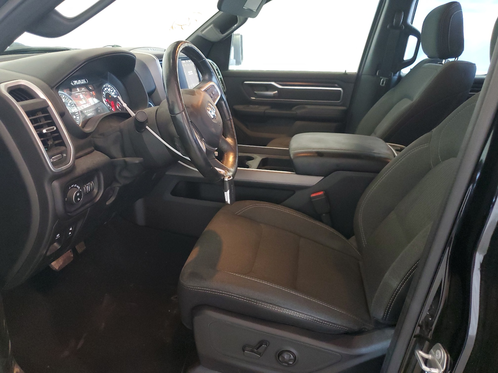 1C6RREBT5KN705486 2019 Ram 1500 Big Horn/Lone Star