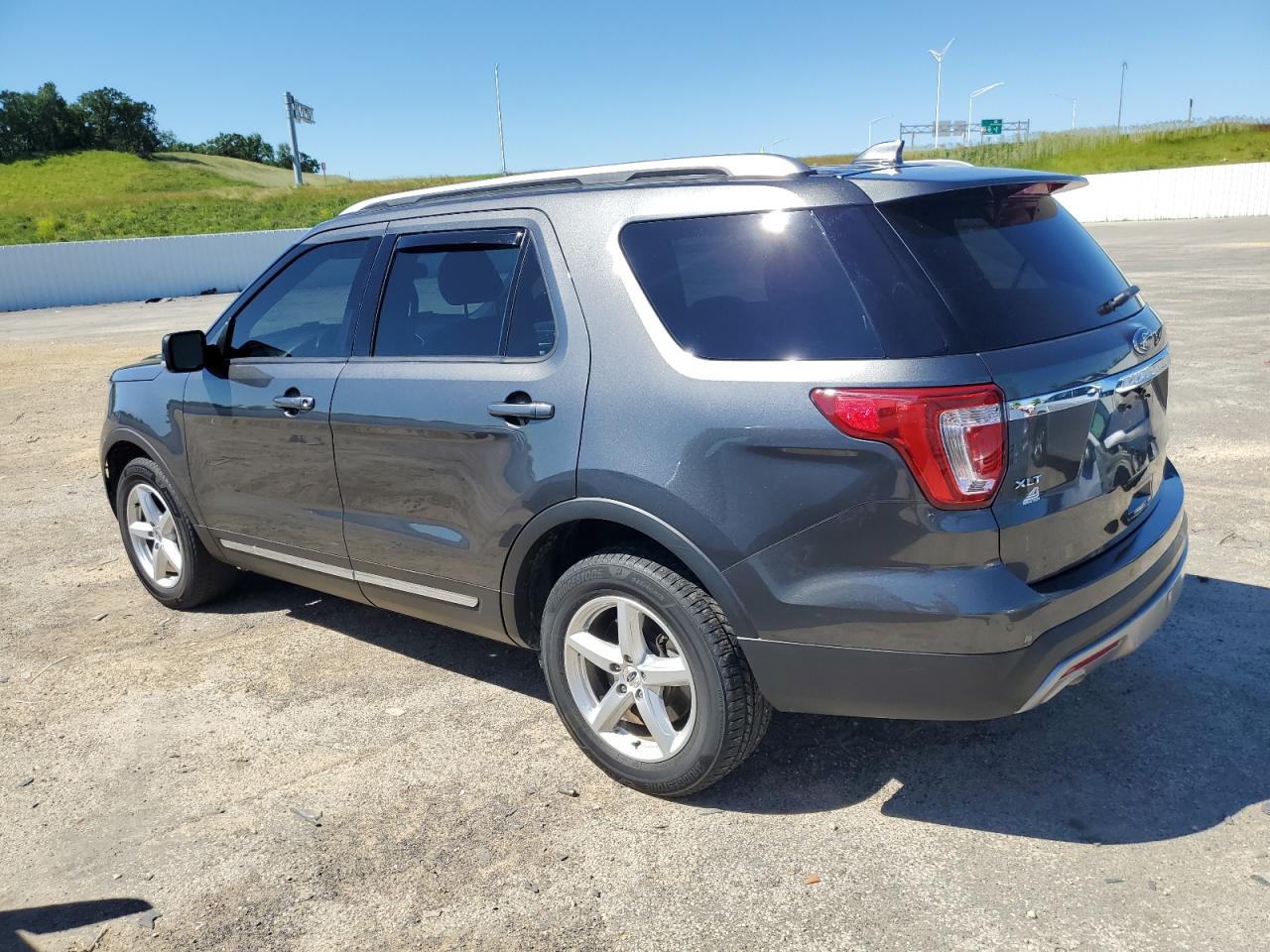 1FM5K8D88HGD50683 2017 FORD EXPLORER - Image 2