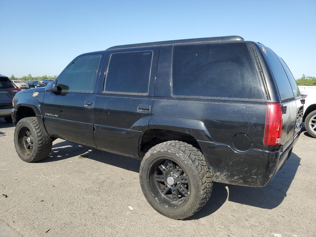 2000 Cadillac Escalade - Image 2