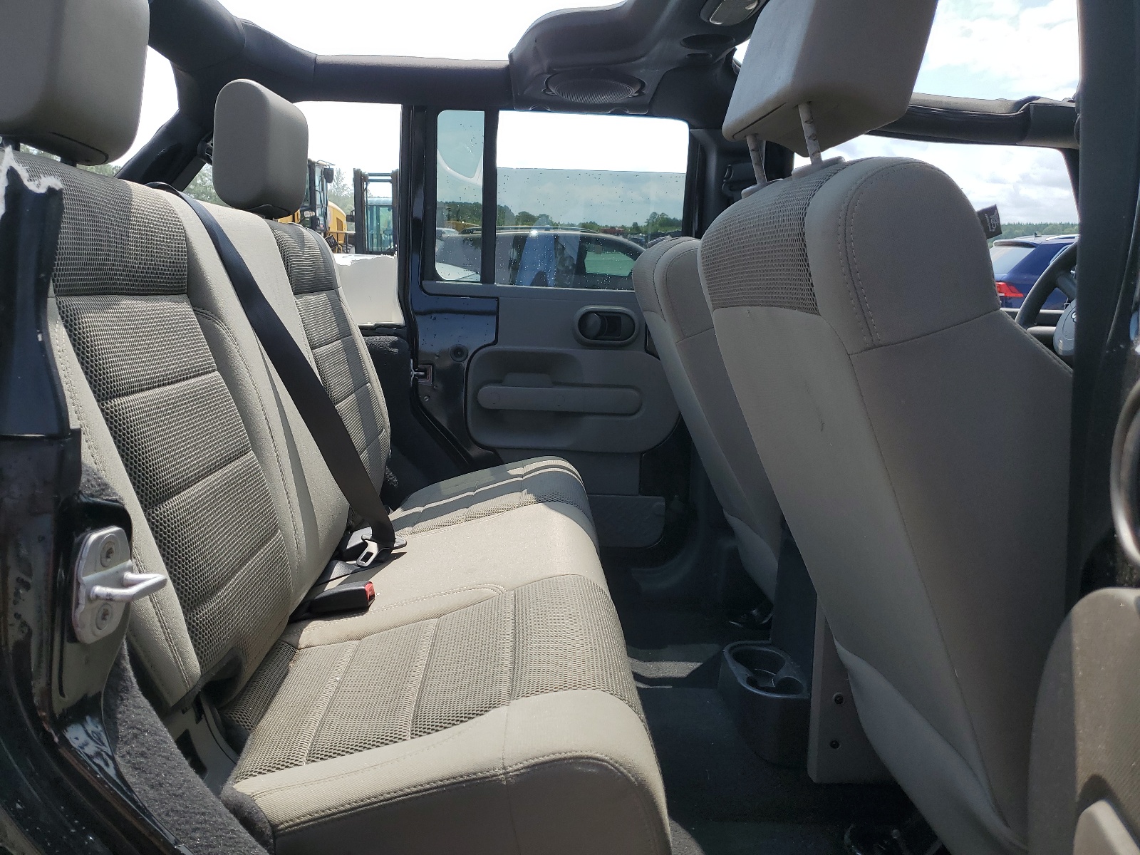 1J4GA59107L138211 2007 Jeep Wrangler Sahara