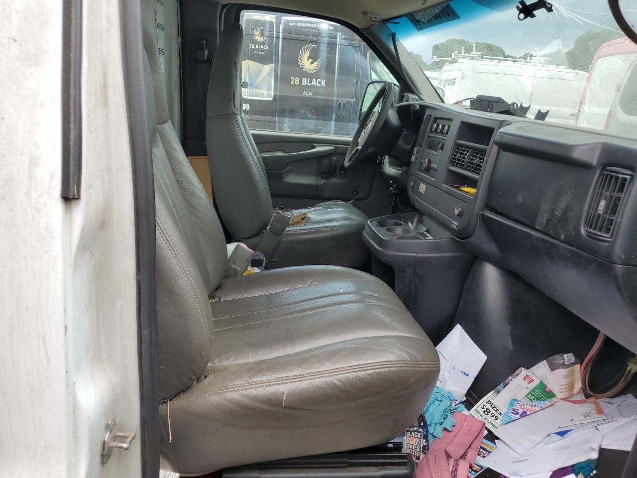 2009 GMC Savana - Image 10