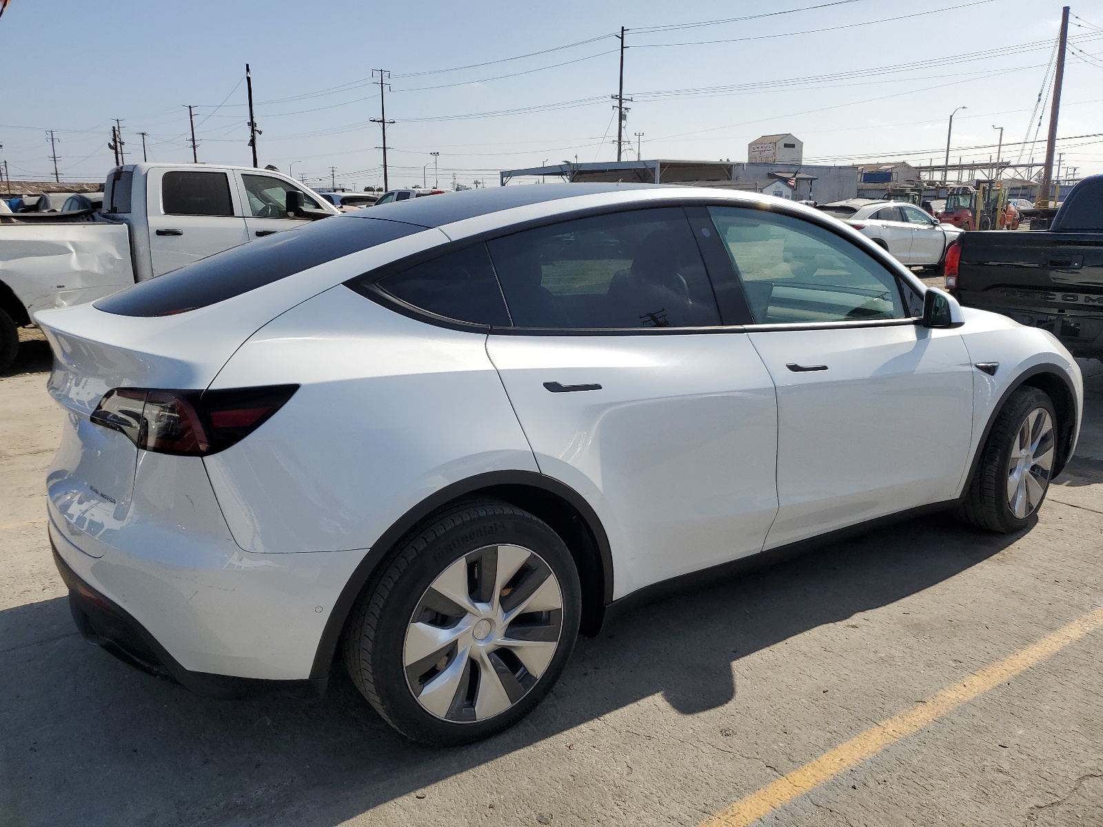 2022 Tesla Model Y vin: 7SAYGDEE1NF315377