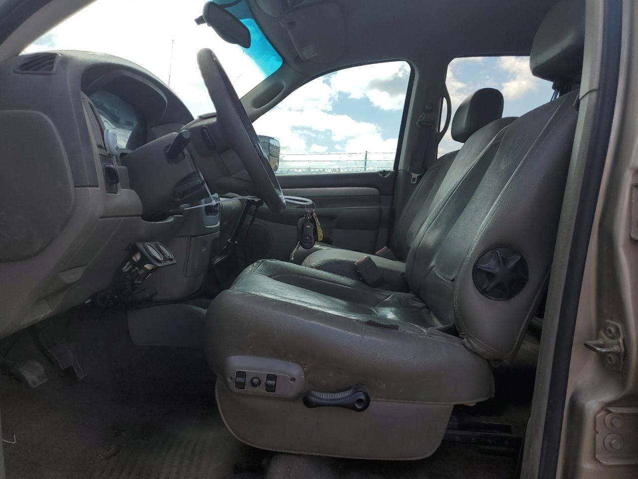 2005 Dodge RAM - Image 7