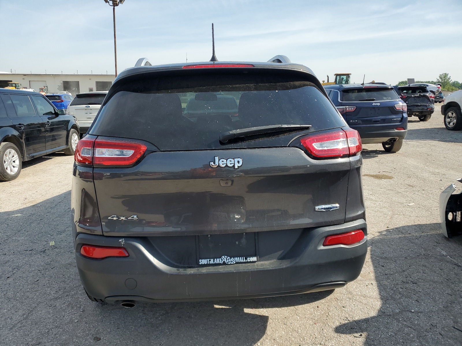1C4PJMCB1HW612944 2017 Jeep Cherokee Latitude