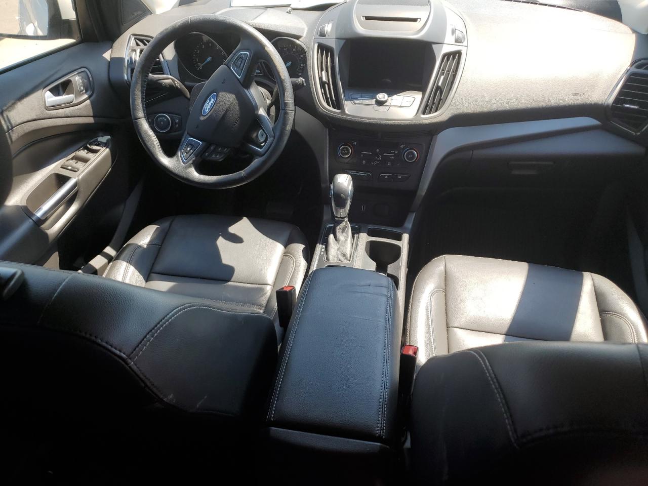 1FMCU9HD8JUD48616 2018 Ford Escape Sel