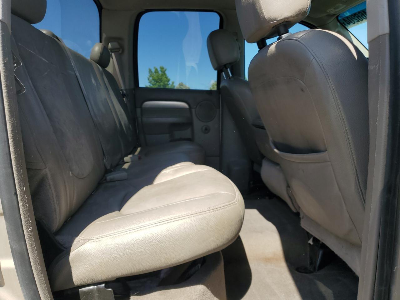 2005 Dodge RAM - Image 11