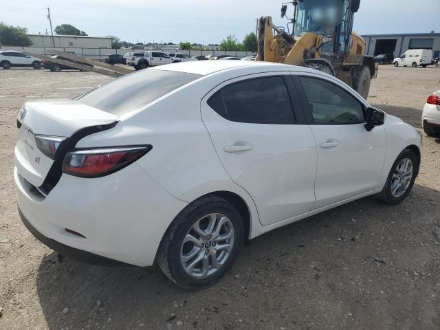 Седаны TOYOTA YARIS 2017 Белый