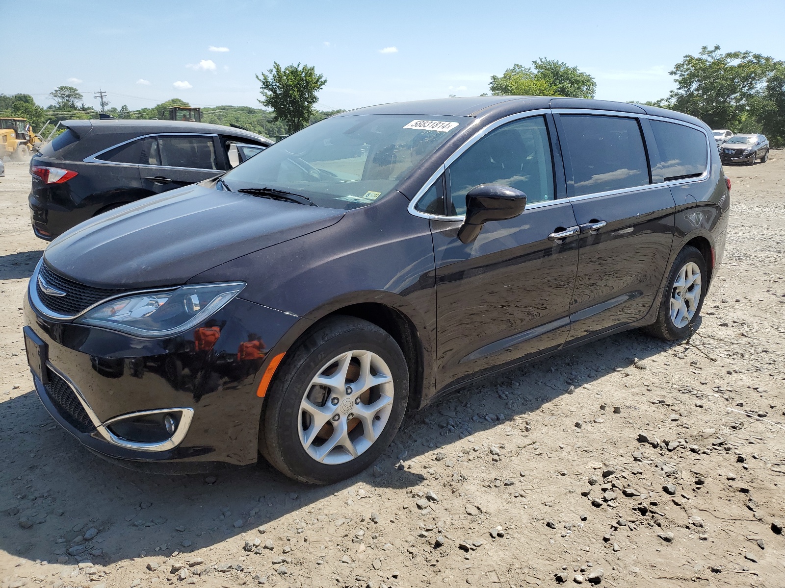 2018 Chrysler Pacifica Touring Plus vin: 2C4RC1FG8JR236279