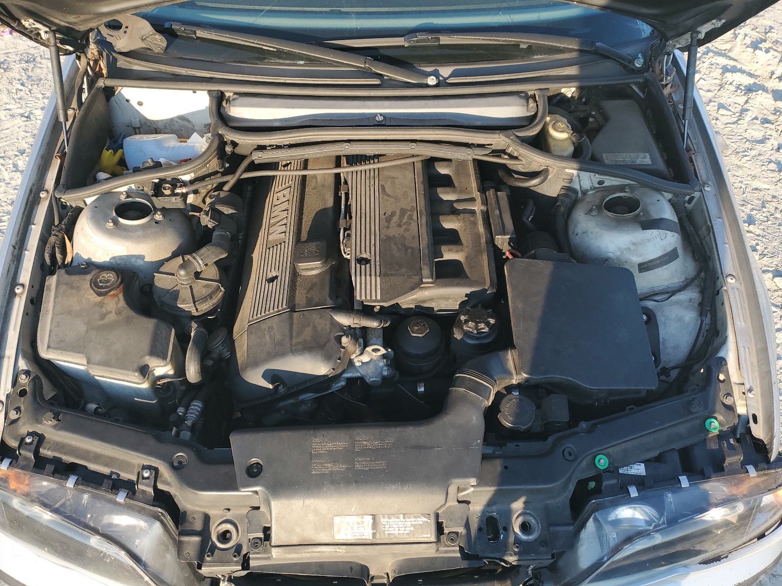 WBAEN33464PC13040 2004 BMW 325 It