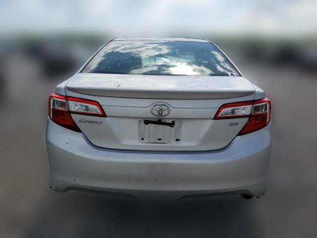 Седани TOYOTA CAMRY 2014 Сріблястий