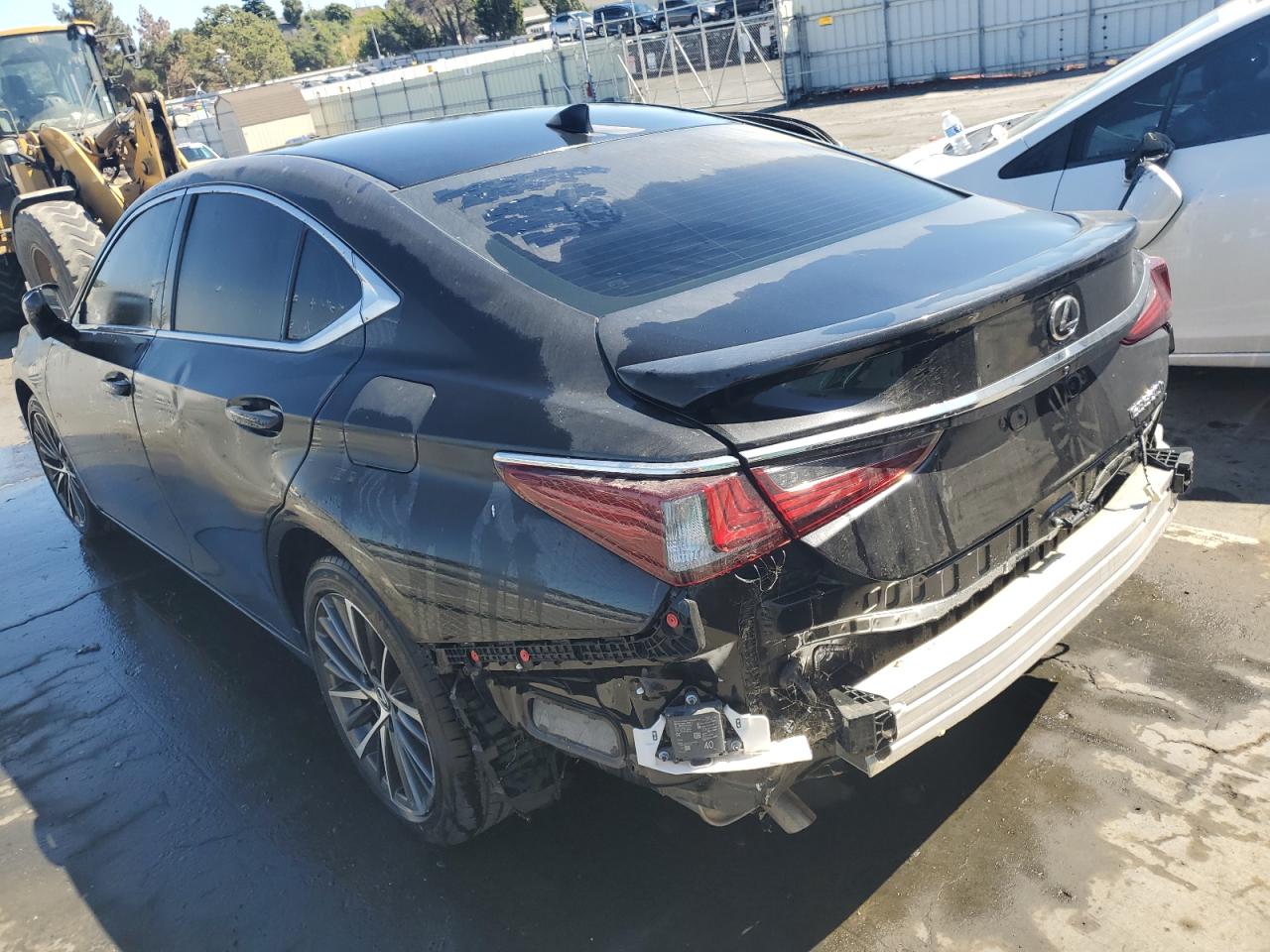 2023 Lexus ES - Image 2
