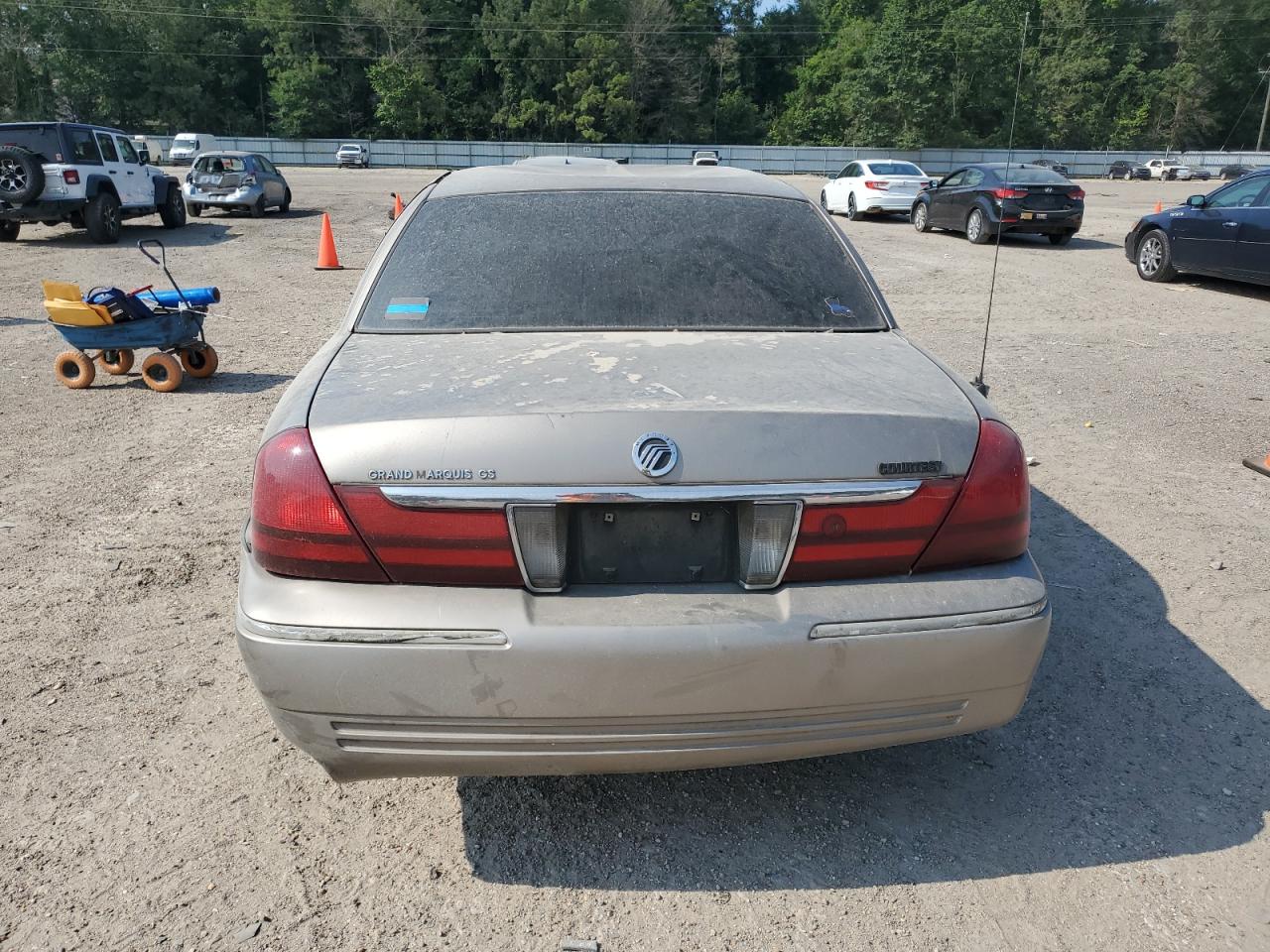 2005 Mercury Grand Marquis Gs VIN: 2MEFM74W85X670764 Lot: 58320414