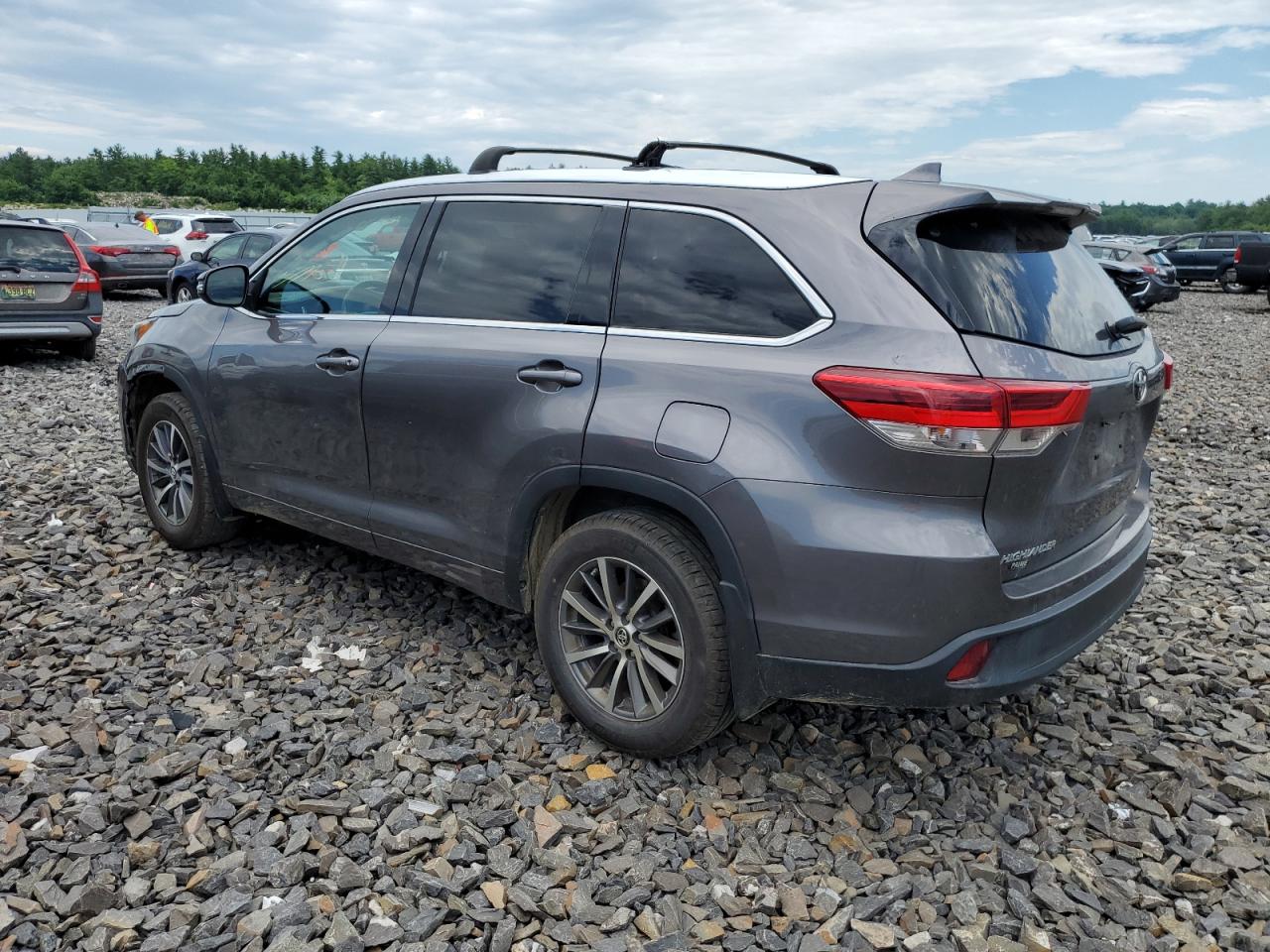 5TDJZRFH5HS466852 2017 TOYOTA HIGHLANDER - Image 2