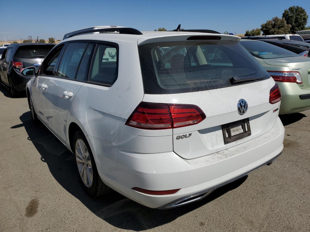 2019 Volkswagen Golf - Image 2