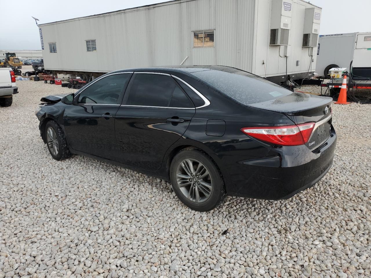 4T1BF1FK3HU733973 2017 TOYOTA CAMRY - Image 2