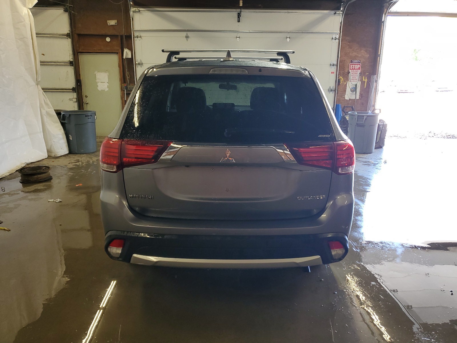 2018 Mitsubishi Outlander Se vin: JA4AZ3A31JJ006304