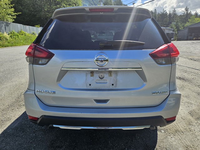 2018 Nissan Rogue S vin: 5N1AT2MV5JC711007