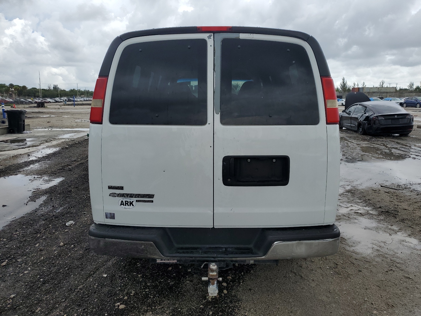 1GAWGRFA6B1107795 2011 Chevrolet Express G2500 Lt