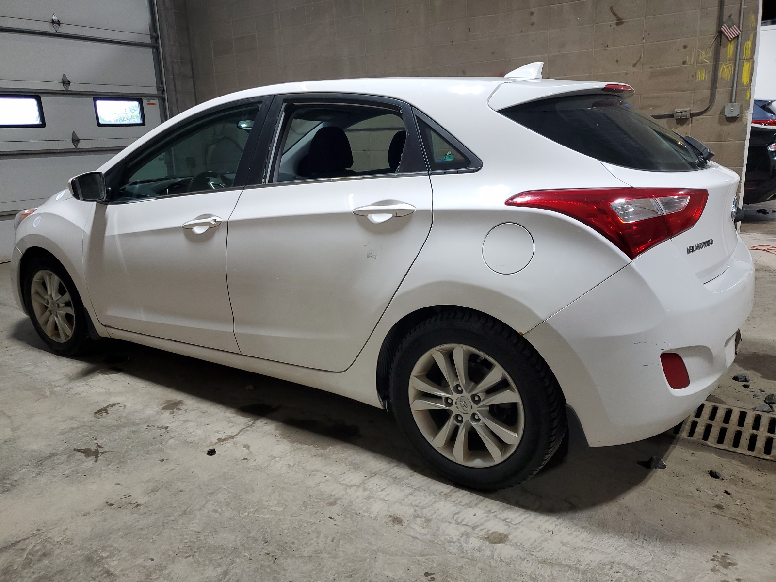 2013 Hyundai Elantra Gt vin: KMHD35LE1DU085440