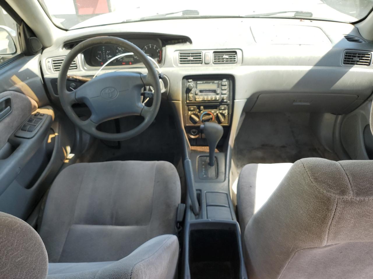 1999 Toyota Camry Le VIN: JT2BF28K5X0228944 Lot: 59073754