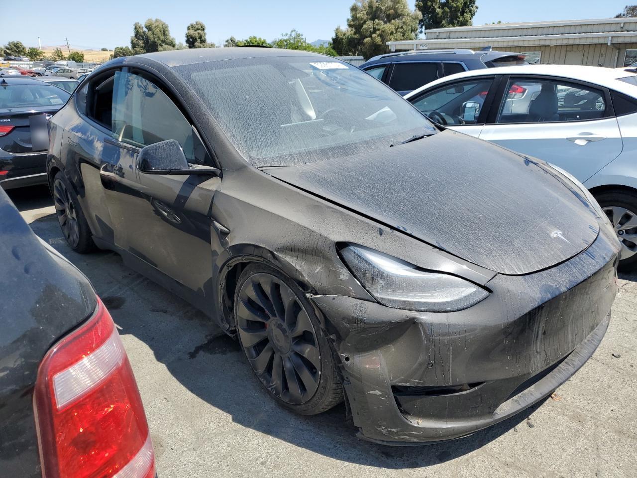 7SAYGDEF9NF572604 Tesla Model Y  4