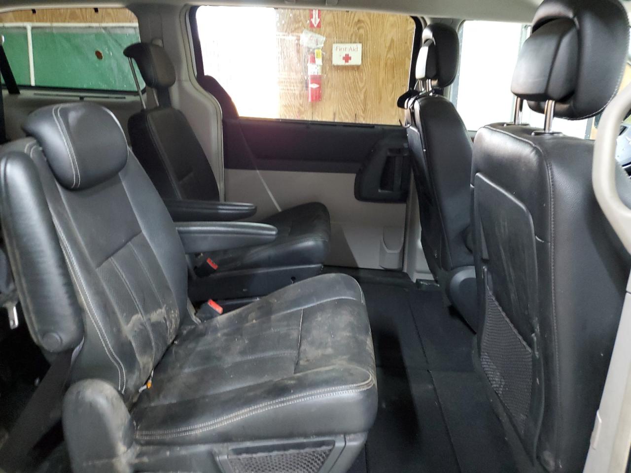 2010 Chrysler Town & Country Touring Plus VIN: 2A4RR8D16AR398914 Lot: 57052094