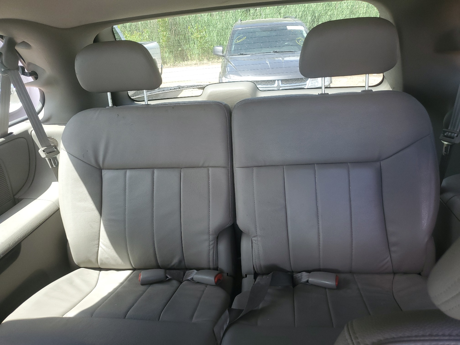 2C4GP54L52R675475 2002 Chrysler Town & Country Lxi