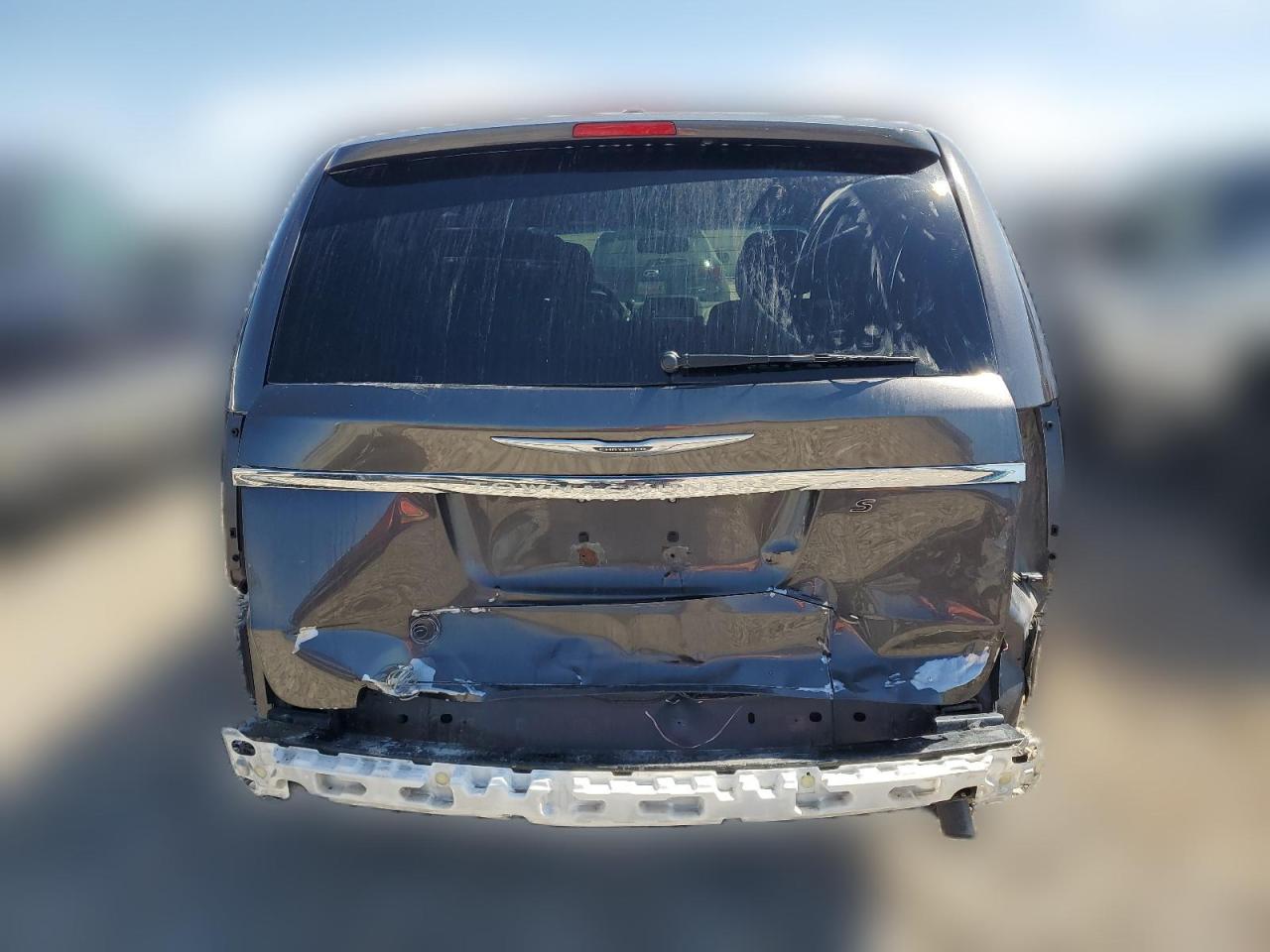 2015 Chrysler Town & Country S VIN: 2C4RC1HG5FR620167 Lot: 58052354