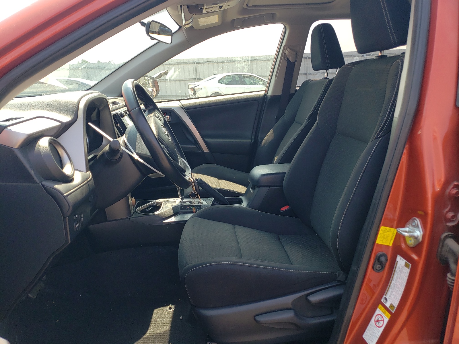 JTMWFREV8GJ091654 2016 Toyota Rav4 Xle