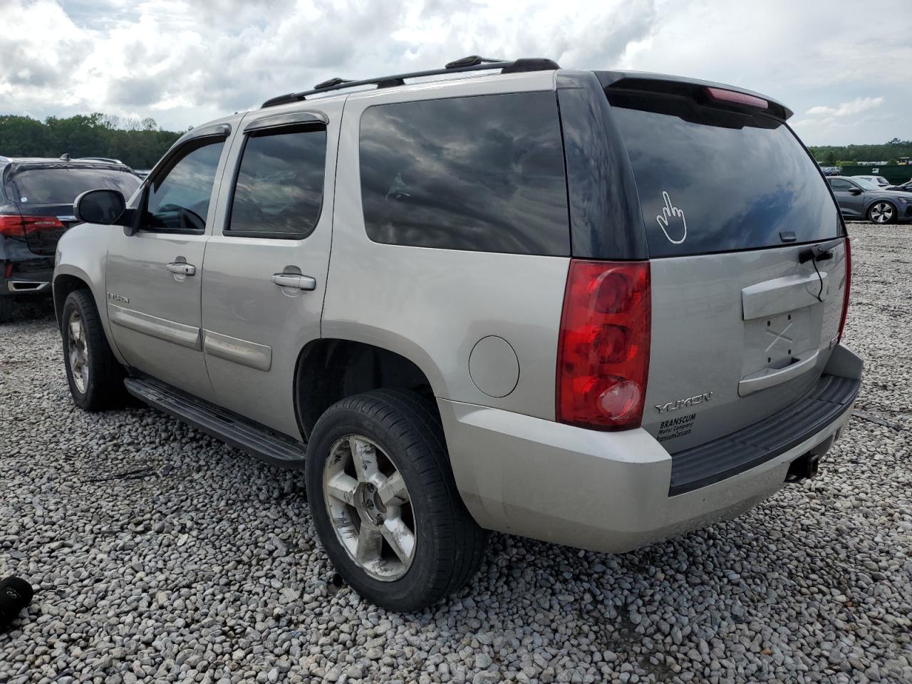 2007 GMC Yukon - Image 2