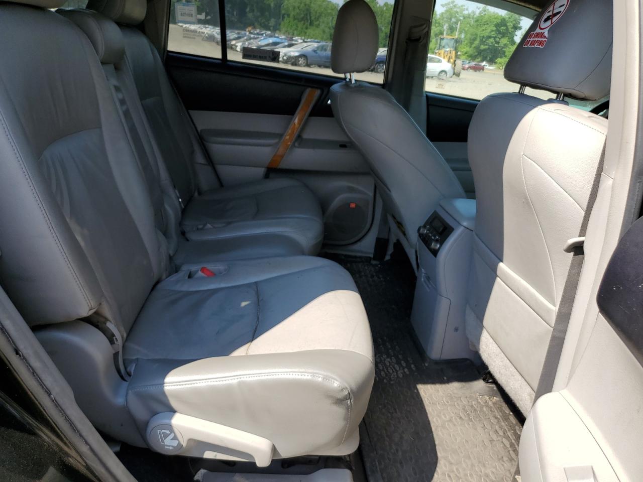 2010 Toyota Highlander - Image 11