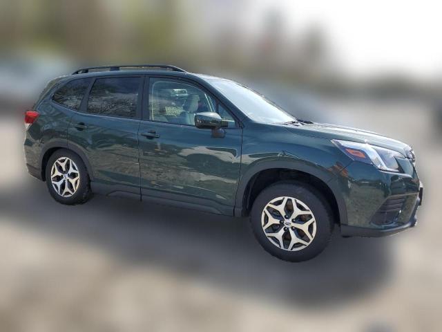  SUBARU FORESTER 2024 Зеленый