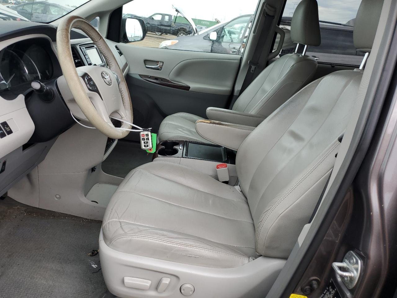 2013 Toyota Sienna - Image 7