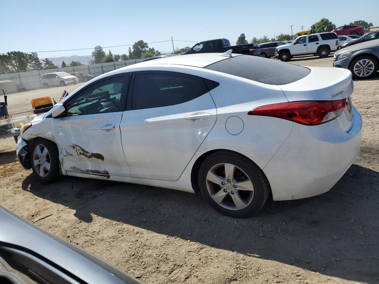 2013 Hyundai Elantra - Image 2