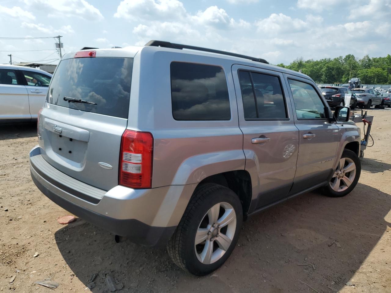 VIN 1C4NJRFB3ED769236 2014 JEEP PATRIOT no.3