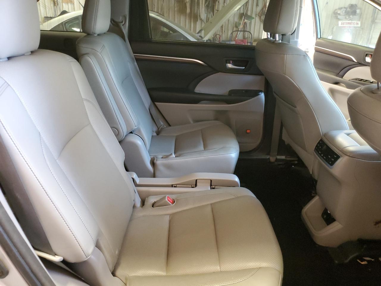 2015 Toyota Highlander Limited VIN: 5TDYKRFH0FS058372 Lot: 57324224