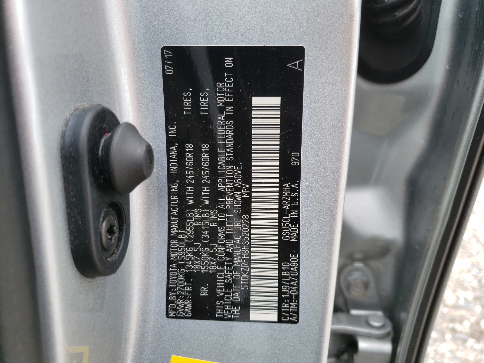 5TDKZRFH8HS520228 2017 Toyota Highlander Se