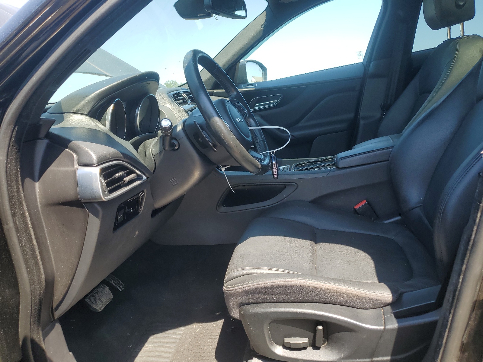 SADCJ2BV7HA892238 2017 Jaguar F-Pace Premium