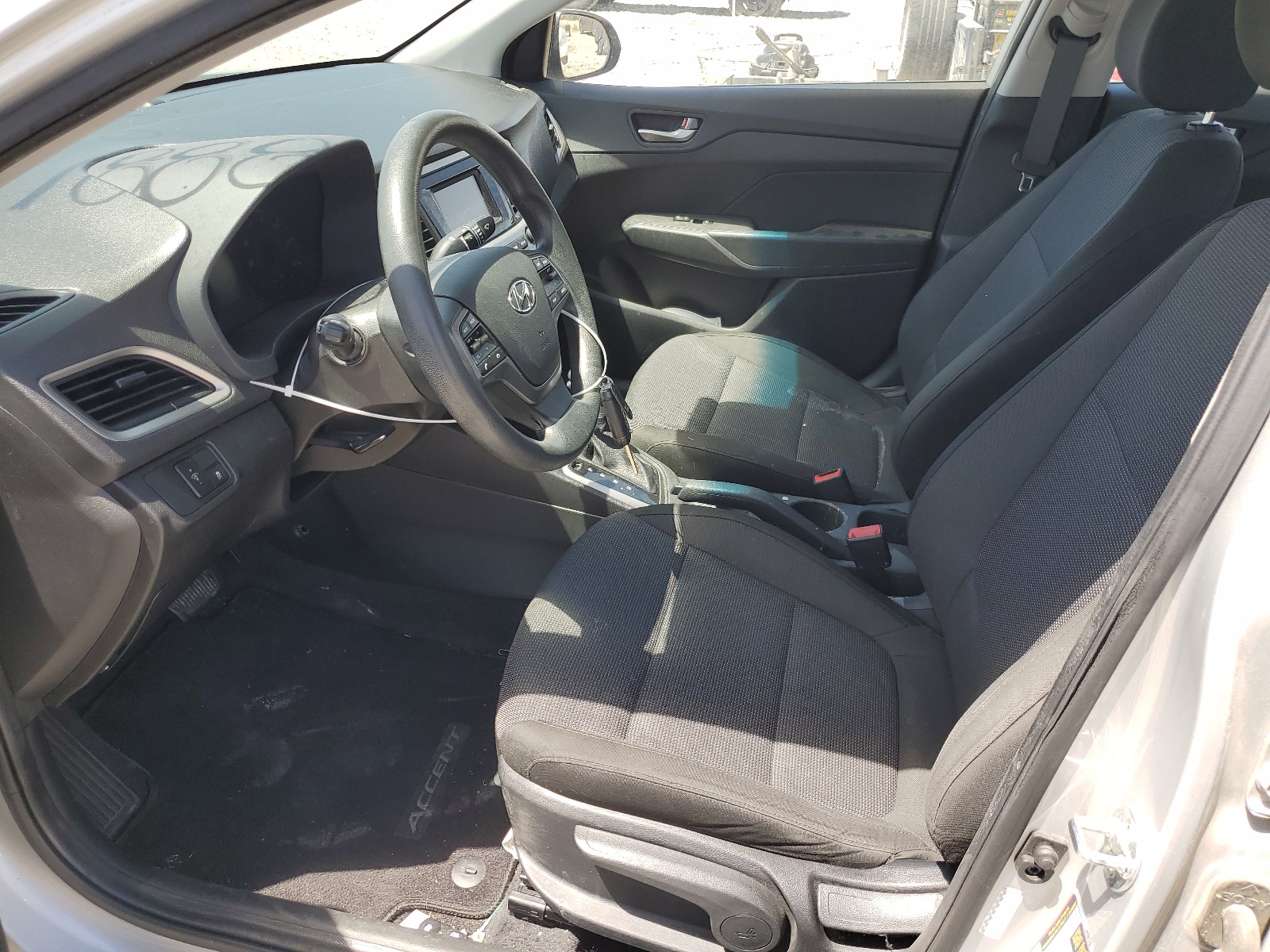 3KPC24A69LE124670 2020 Hyundai Accent Se