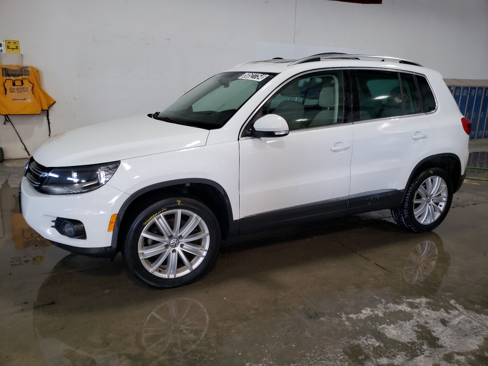 2015 Volkswagen Tiguan S vin: WVGBV7AX7FW613877