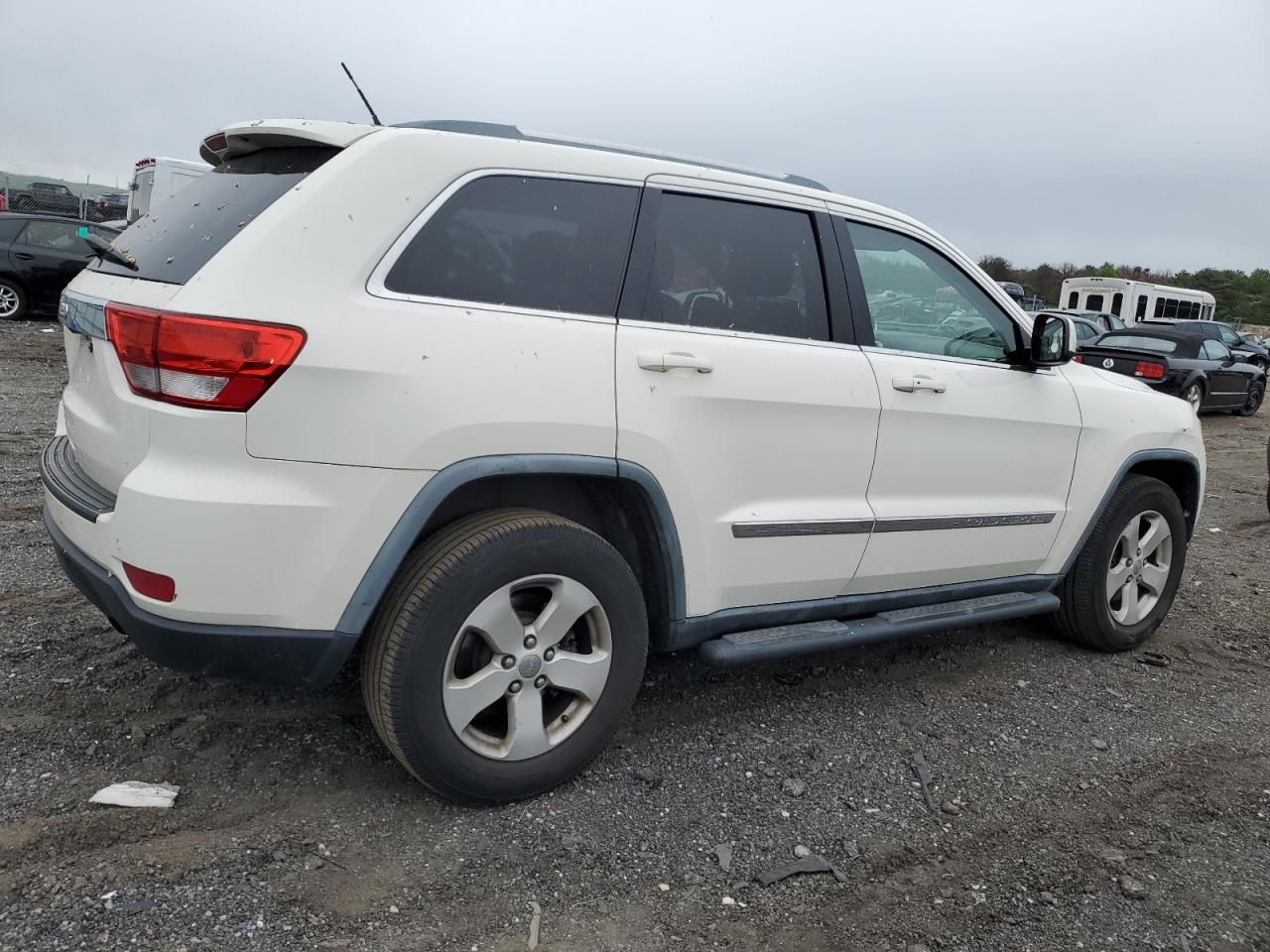 1J4RR4GG1BC701083 2011 Jeep Grand Cherokee Laredo