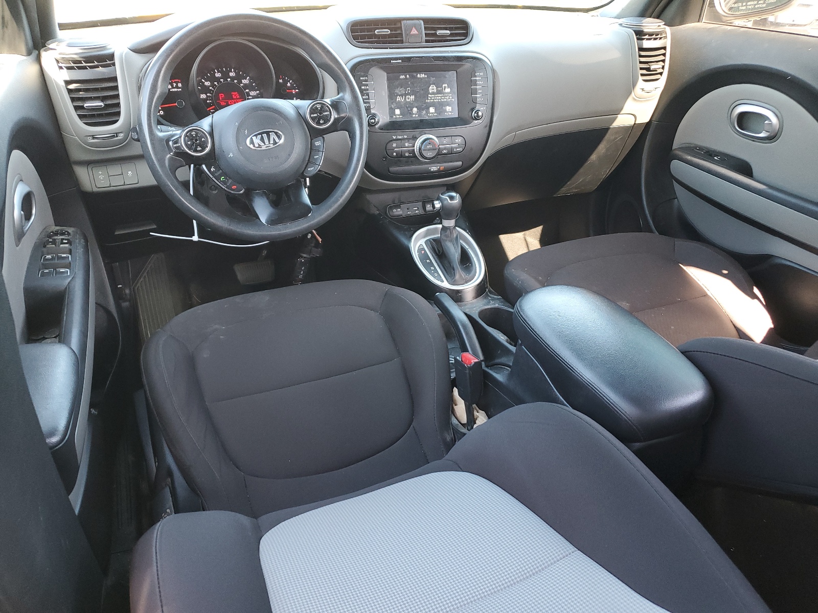 KNDJN2A22J7899387 2018 Kia Soul